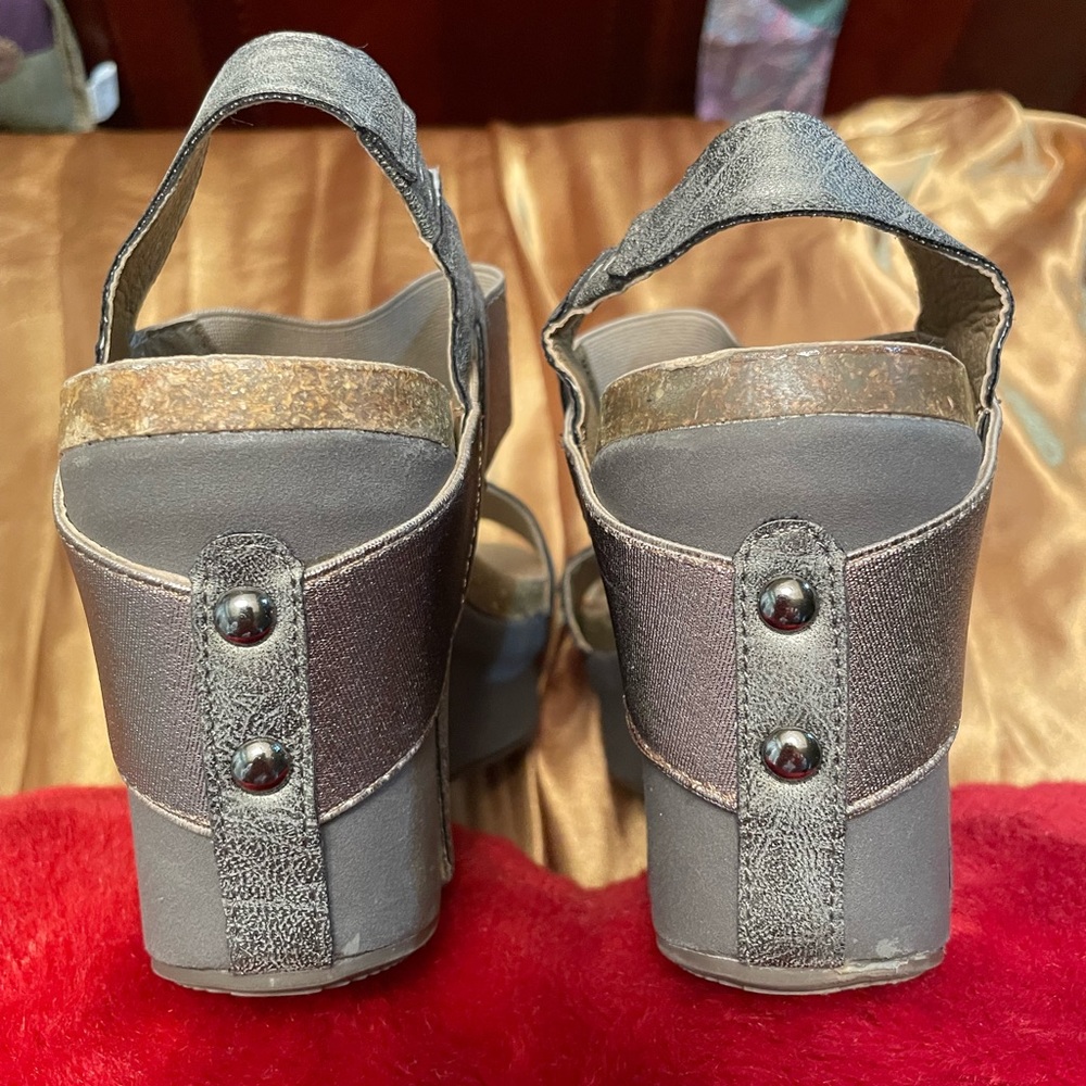 Corky’s Wedges View 3